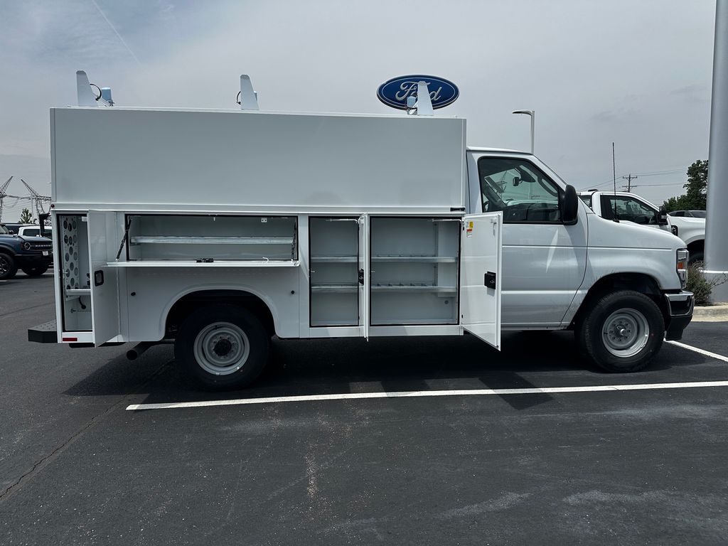 New 2026 Ford E-350 - photo 6
