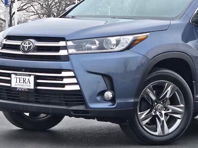Used 2018 Toyota Highlander - photo 1