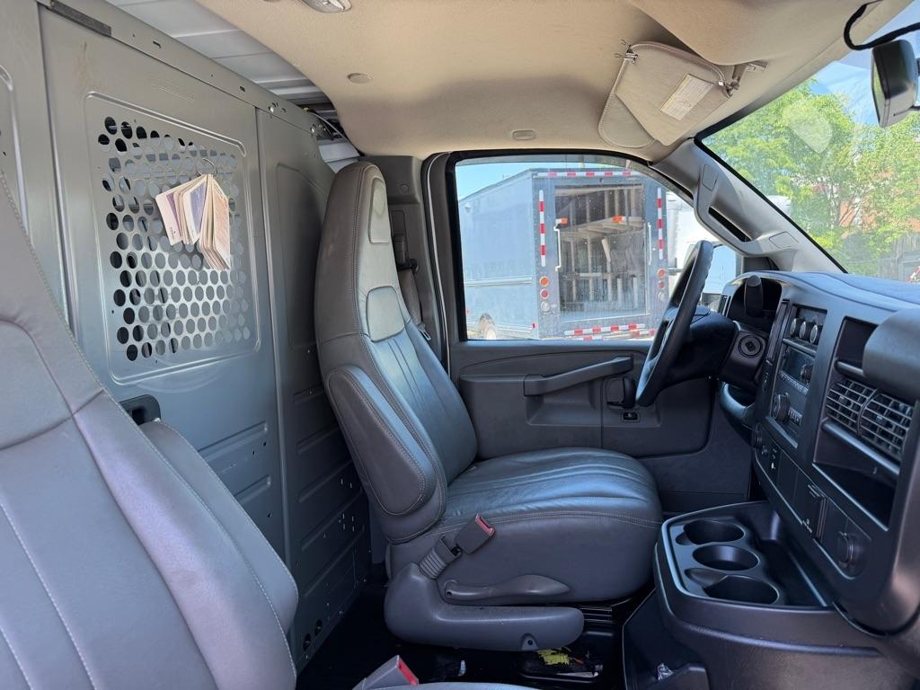 Used 2017 Chevrolet Express 2500 - photo 11