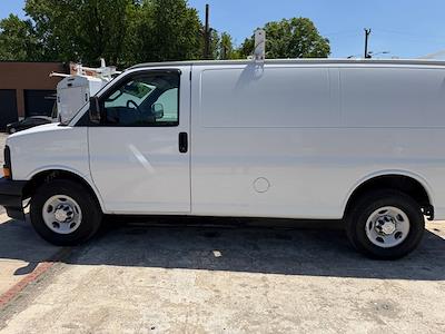 Used 2017 Chevrolet Express 2500 - photo 2