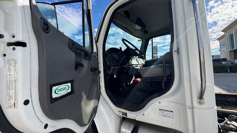Used 2015 Freightliner M2 106 - photo 6