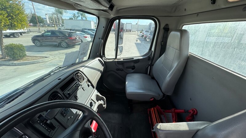 Used 2015 Freightliner M2 106 - photo 7