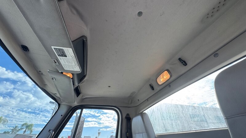 Used 2015 Freightliner M2 106 - photo 8