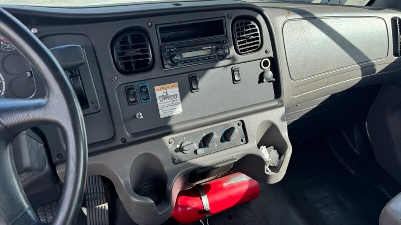 Used 2015 Freightliner M2 106 - photo 10