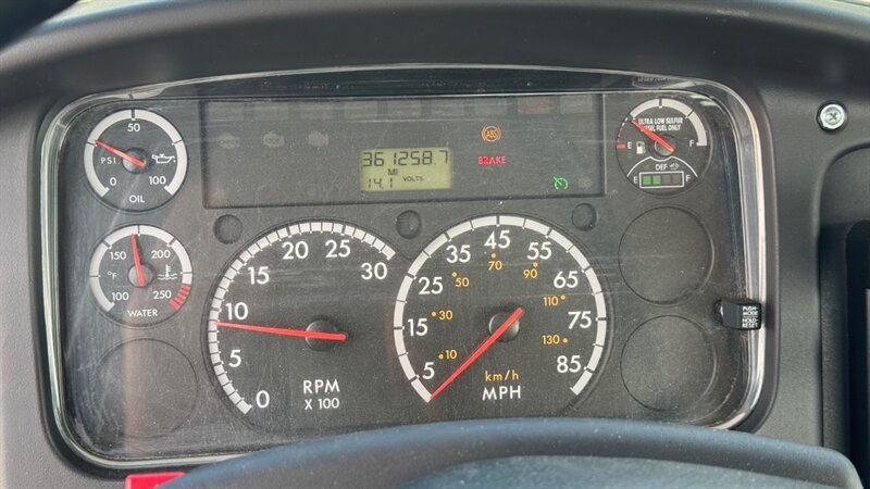 Used 2015 Freightliner M2 106 - photo 11