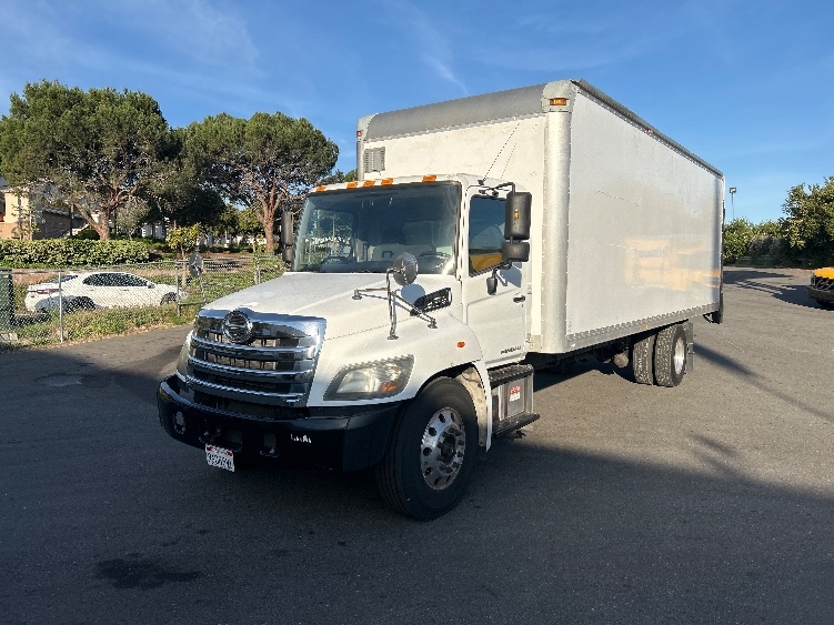 Used 2016 Hino 338 - photo 5