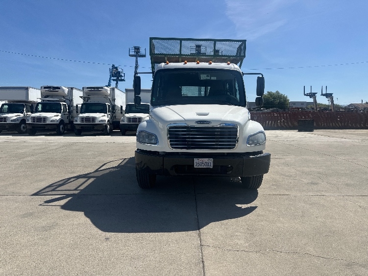 Used 2016 Freightliner M2 106 - photo 2