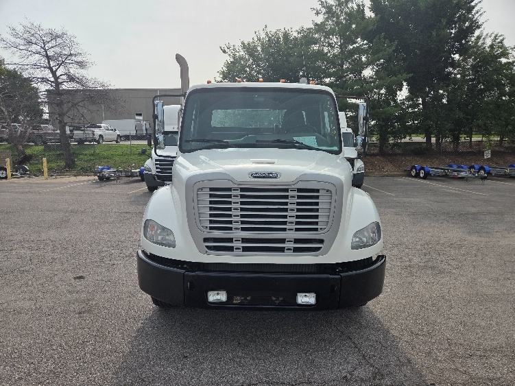 Used 2017 Freightliner M2 112 - photo 2