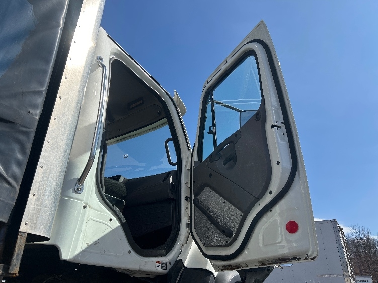 Used 2017 Freightliner 114SD - photo 21