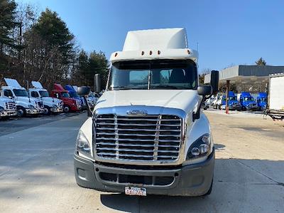 Used 2017 Freightliner Cascadia Detroit DD13 Semi Truck for sale #160883 - photo 2