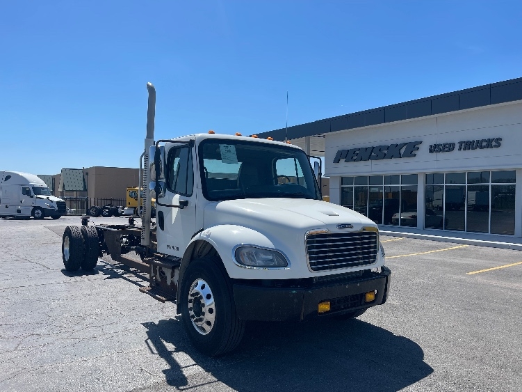 Used 2017 Freightliner M2 106 - photo 1