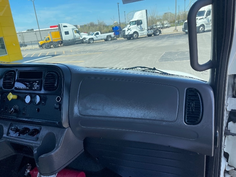 Used 2017 Freightliner M2 106 - photo 18