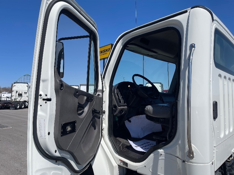Used 2017 Freightliner M2 106 - photo 13