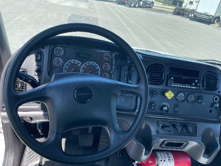Used 2017 Freightliner M2 106 - photo 15