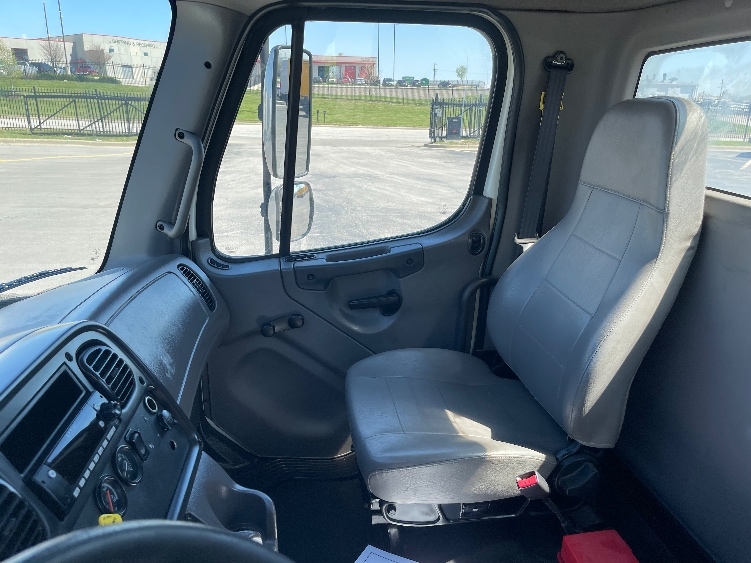 Used 2017 Freightliner M2 106 - photo 16