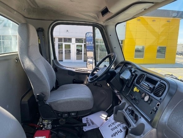Used 2017 Freightliner M2 106 - photo 19