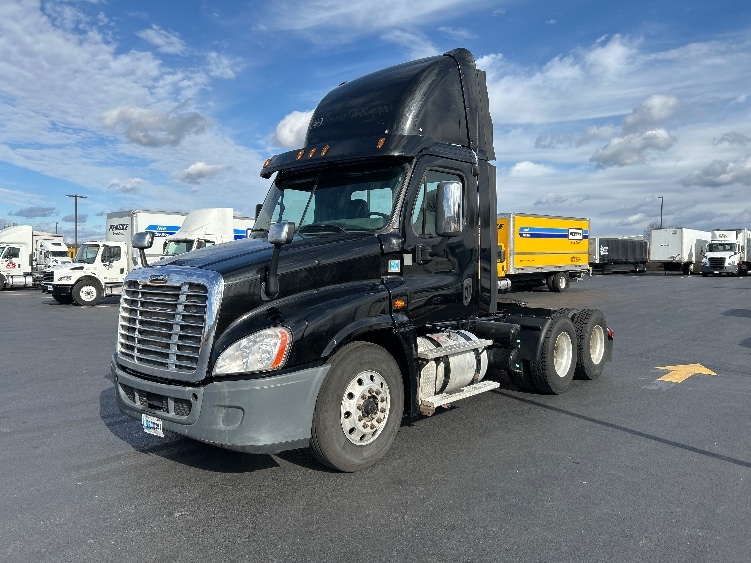 Used 2017 Freightliner Cascadia - photo 5