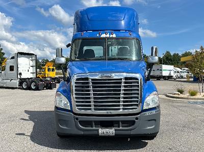 Used 2018 Freightliner Cascadia Detroit DD15AT Semi Truck for sale #164594 - photo 2