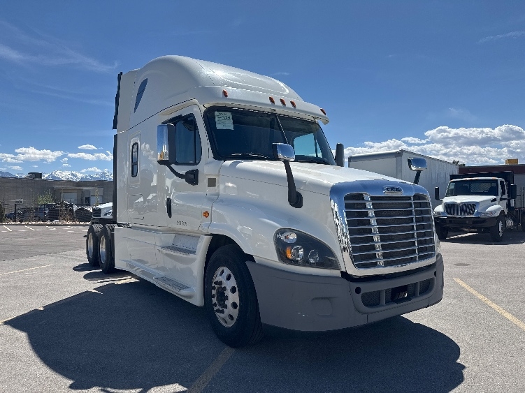 Used 2017 Freightliner Cascadia - photo 1
