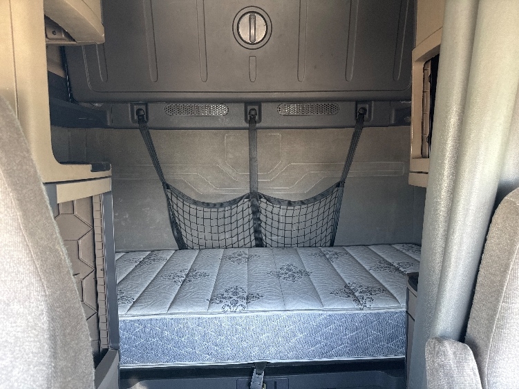 Used 2017 Freightliner Cascadia - photo 18
