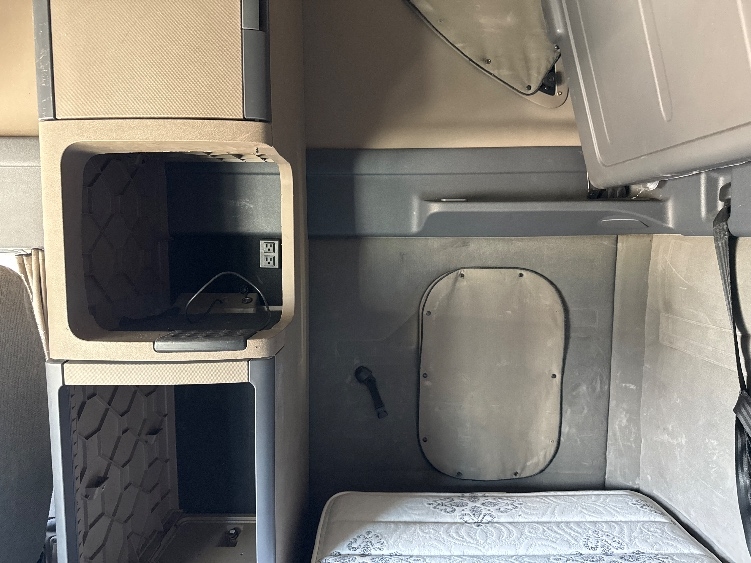 Used 2017 Freightliner Cascadia - photo 21