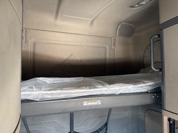 Used 2017 Freightliner Cascadia - photo 24