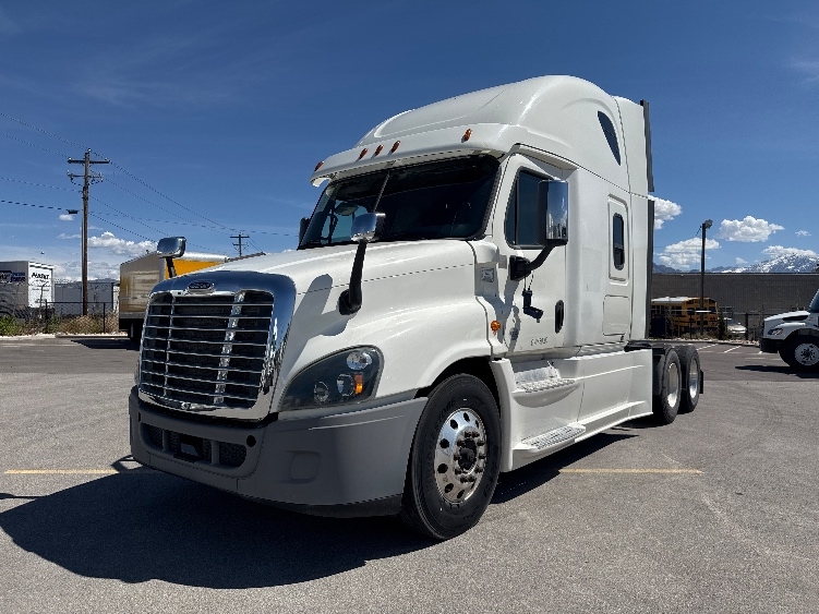 Used 2017 Freightliner Cascadia - photo 5