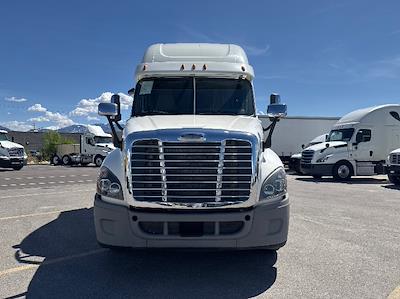 Used 2017 Freightliner Cascadia - photo 2
