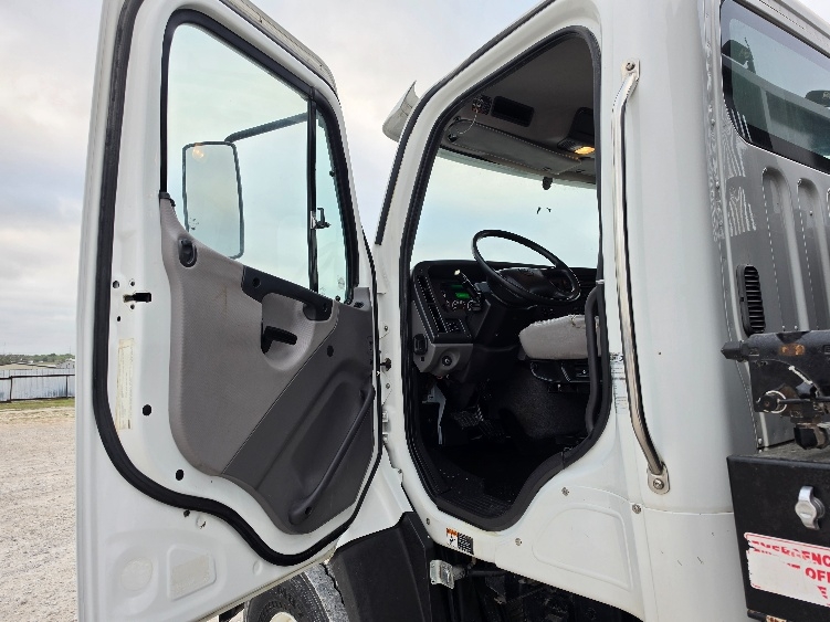 Used 2016 Freightliner 114SD - photo 18