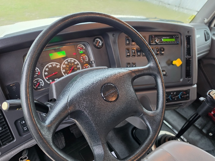 Used 2016 Freightliner 114SD - photo 19