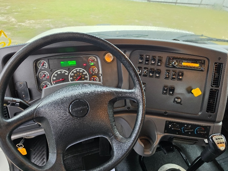 Used 2016 Freightliner 114SD - photo 20