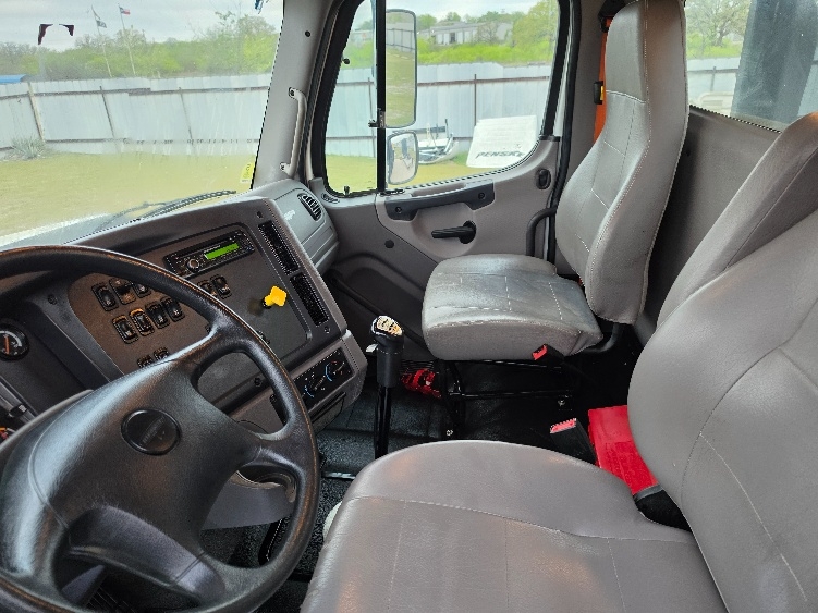 Used 2016 Freightliner 114SD - photo 21