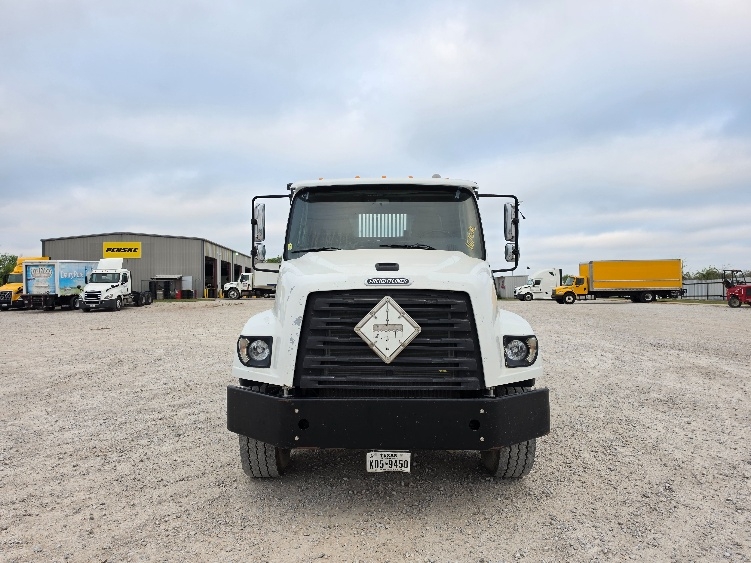 Used 2016 Freightliner 114SD - photo 2