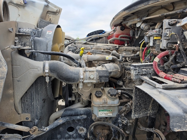Used 2016 Freightliner 114SD - photo 26