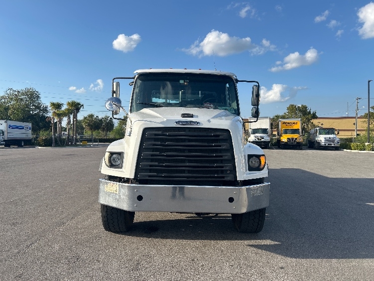 Used 2017 Freightliner 114SD - photo 2
