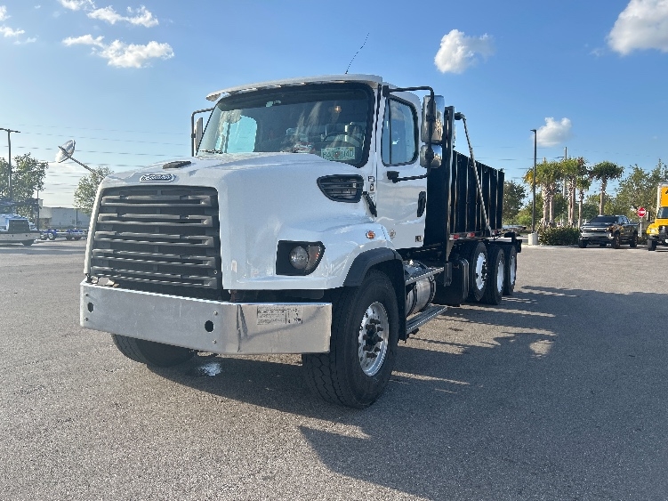 Used 2017 Freightliner 114SD - photo 5