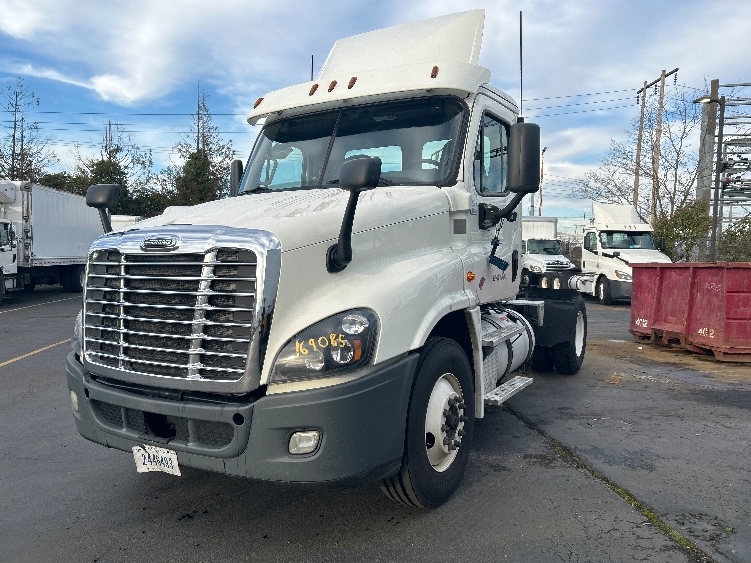 Used 2017 Freightliner Cascadia - photo 5