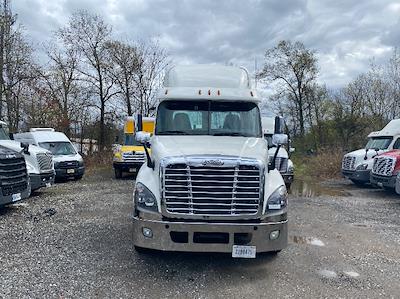 Used 2017 Freightliner Cascadia Detroit DD13 Semi Truck for sale #169905 - photo 2