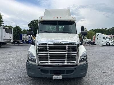 Used 2018 Freightliner Cascadia - photo 1