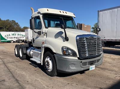 Used 2018 Freightliner Cascadia - photo 1