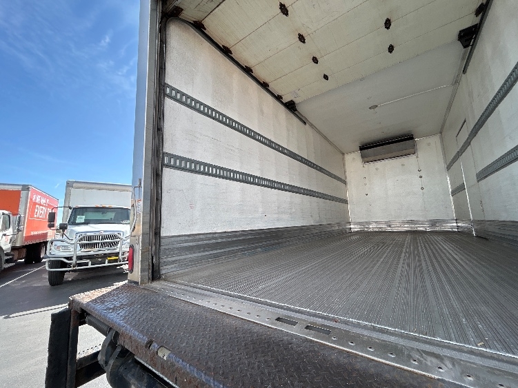 Used 2017 Freightliner M2 106 - photo 13