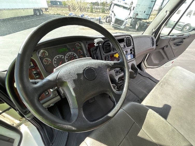 Used 2017 Freightliner M2 106 - photo 20