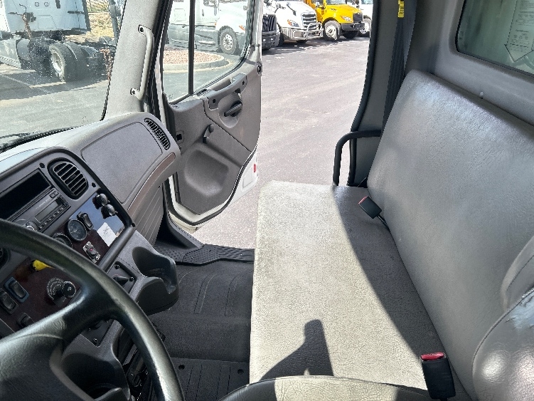 Used 2017 Freightliner M2 106 - photo 21