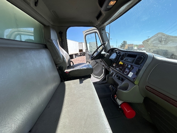 Used 2017 Freightliner M2 106 - photo 24