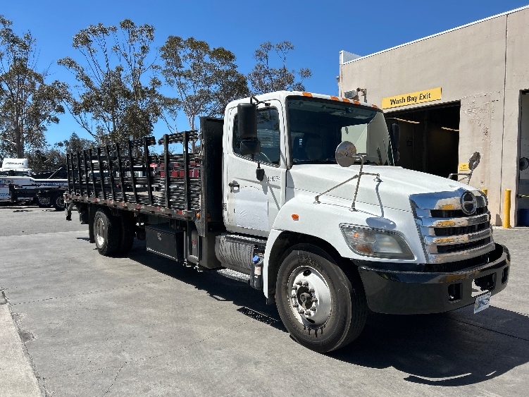 Used 2017 Hino 268A - photo 1
