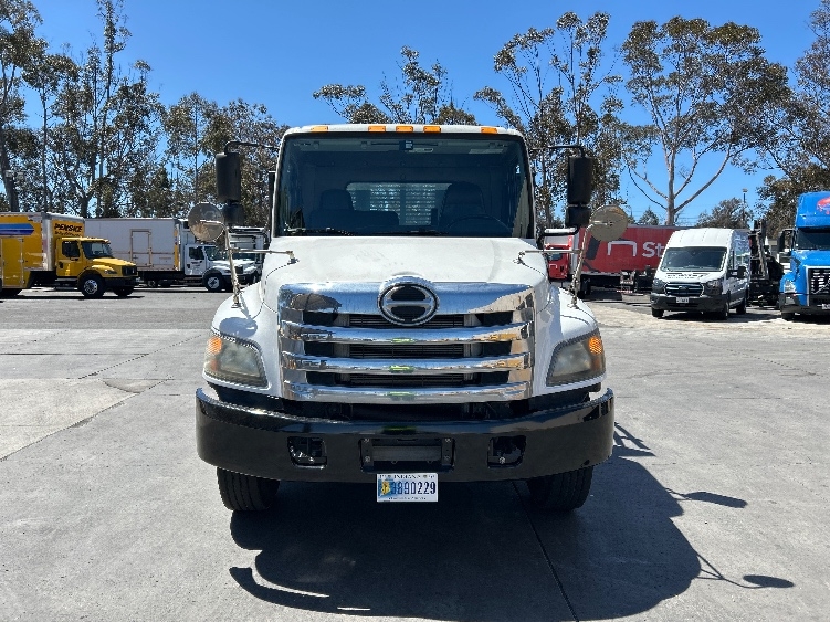 Used 2017 Hino 268A - photo 2