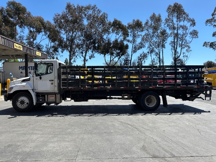 Used 2017 Hino 268A - photo 6