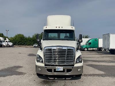 Used 2018 Freightliner Cascadia Detroit DD13 Semi Truck for sale #174819 - photo 2