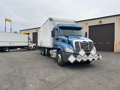 Used 2018 Freightliner Cascadia - photo 1
