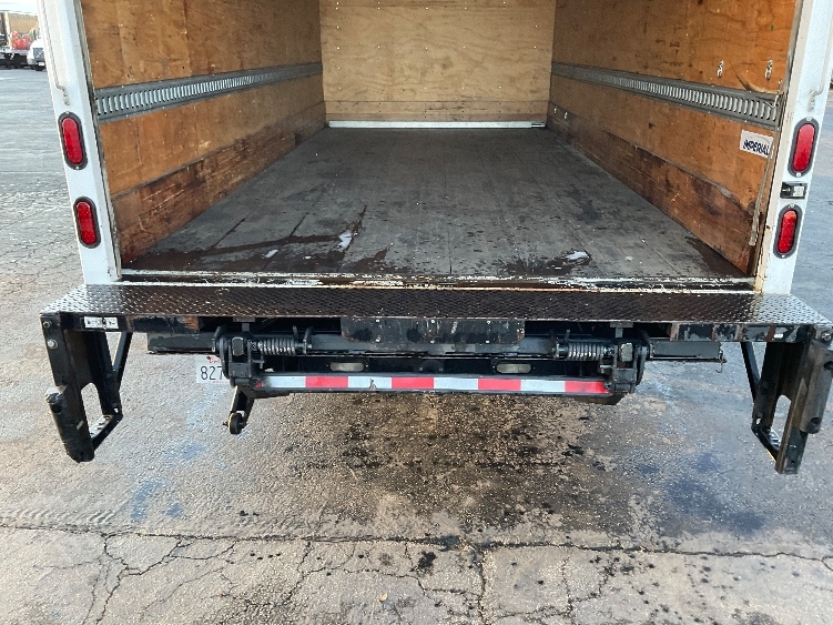 Used 2017 Hino 155 - photo 11